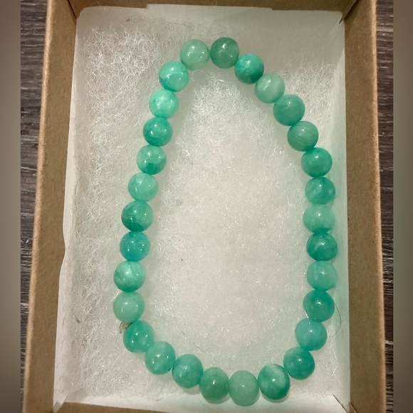 Elegant Green Gemstone Bracelet - Picture 1 of 1